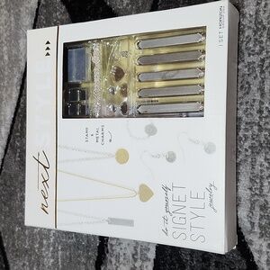 NEXT STYLE D.I.Y SIGNET STYLE JEWELRY STAMP 6 METAL CHARMS